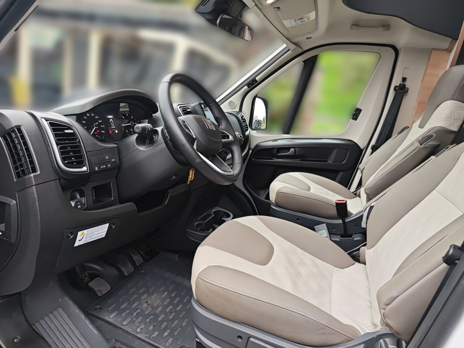 Knaus L!VE WAVE PLATINUM SELECTION 700 MEG Live Wave 2025