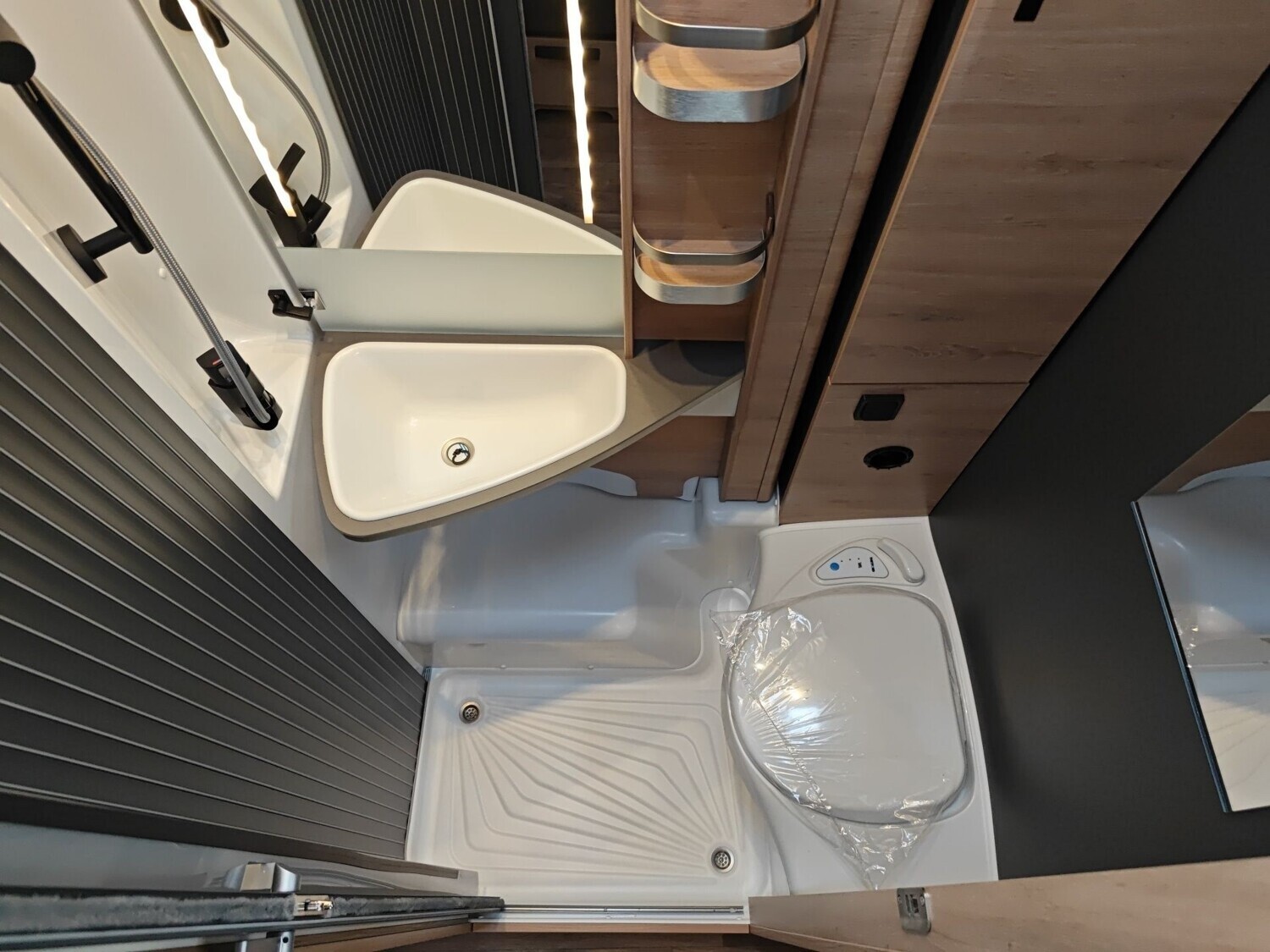 Knaus L!VE WAVE PLATINUM SELECTION 650 MEG Live Wave 2026 | Bild 14